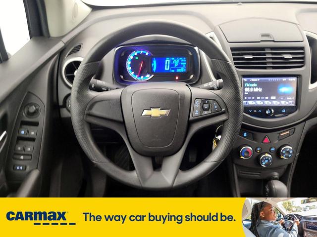 Photo of 2016 White Chevrolet Trax