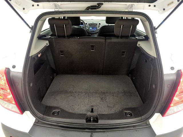 Photo of 2016 White Chevrolet Trax