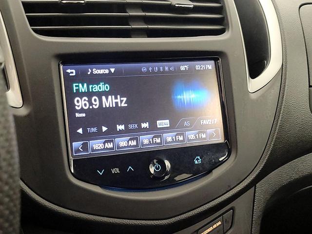 Photo of 2016 White Chevrolet Trax