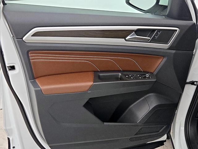 Photo of 2022 White Volkswagen Atlas