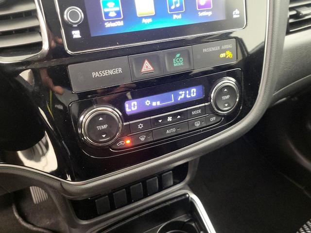 Photo of 2017 Silver Mitsubishi Outlander