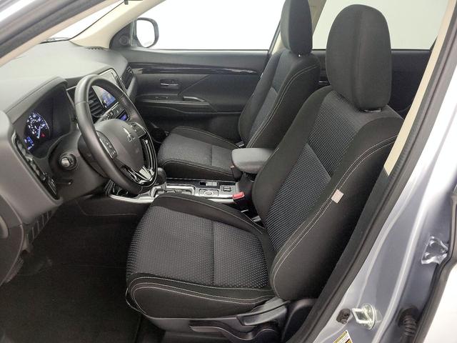 Photo of 2017 Silver Mitsubishi Outlander