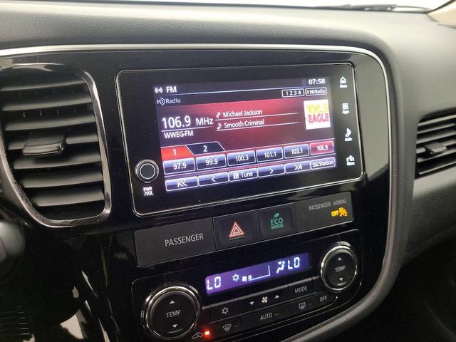 Photo of 2017 Silver Mitsubishi Outlander