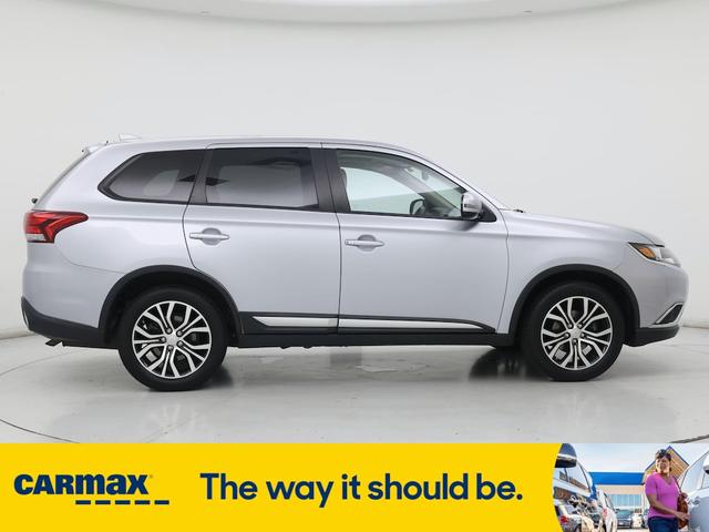 Photo of 2017 Silver Mitsubishi Outlander