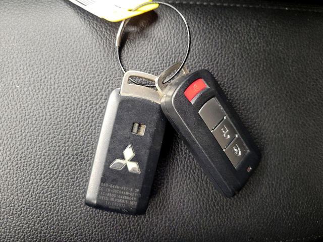 Photo of 2017 Silver Mitsubishi Outlander