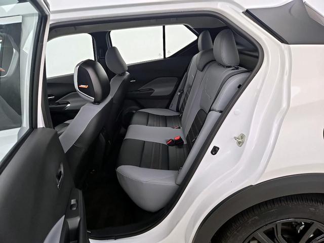 Photo of 2024 Pearl Nissan Kicks