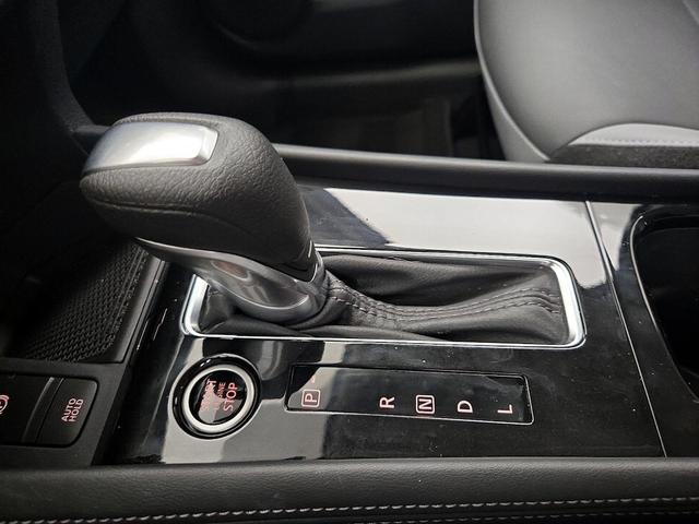 Photo of 2024 Pearl Nissan Kicks