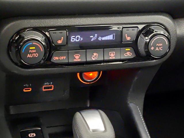 Photo of 2024 Pearl Nissan Kicks