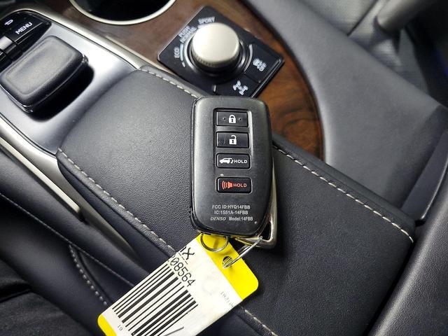 Photo of 2019 White Lexus RX 350