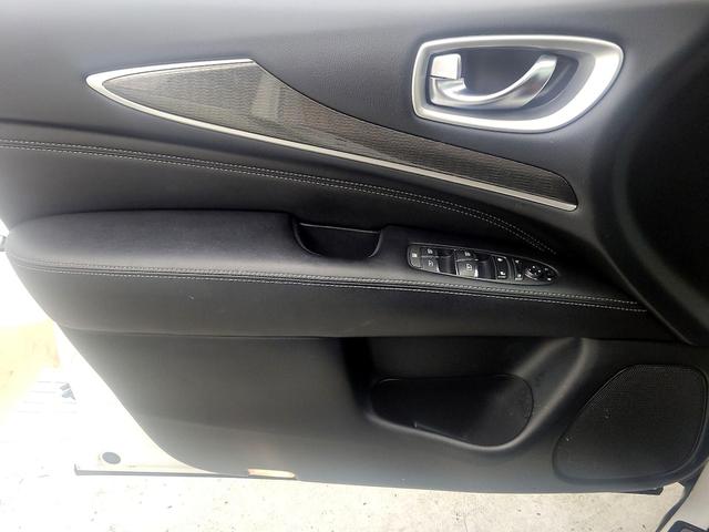 Photo of 2020 White INFINITI QX60