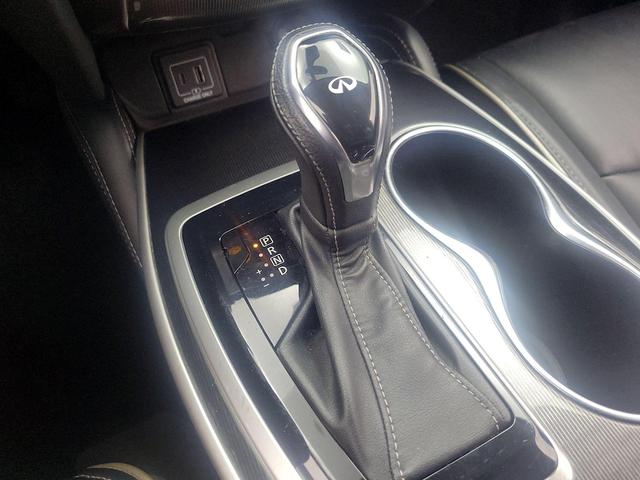 Photo of 2020 White INFINITI QX60