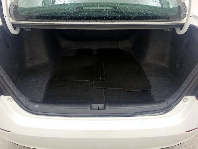 Photo of 2021 White Honda Accord