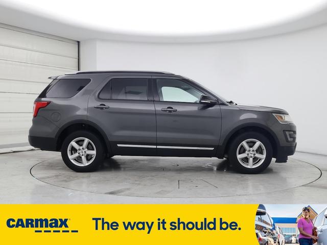 Photo of 2016 Gray Ford Explorer