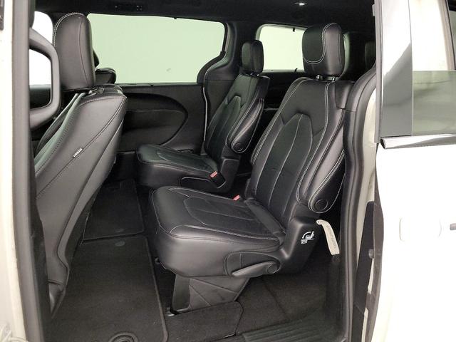 Photo of 2021 White Chrysler Pacifica