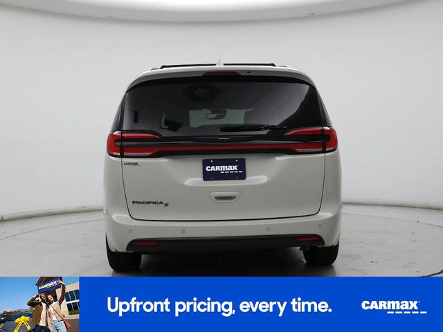 Photo of 2021 White Chrysler Pacifica
