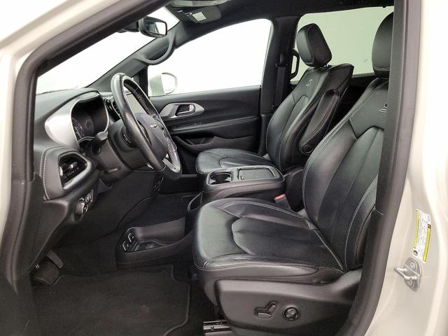 Photo of 2021 White Chrysler Pacifica