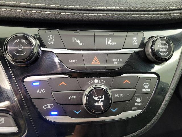 Photo of 2021 White Chrysler Pacifica