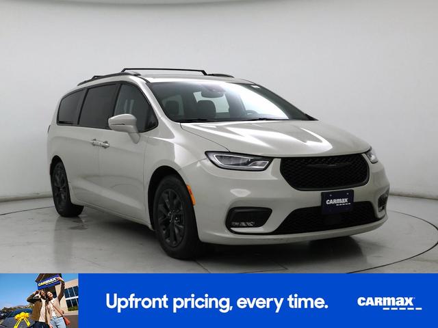 Photo of 2021 White Chrysler Pacifica