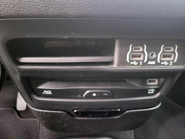 Photo of 2021 White Chrysler Pacifica