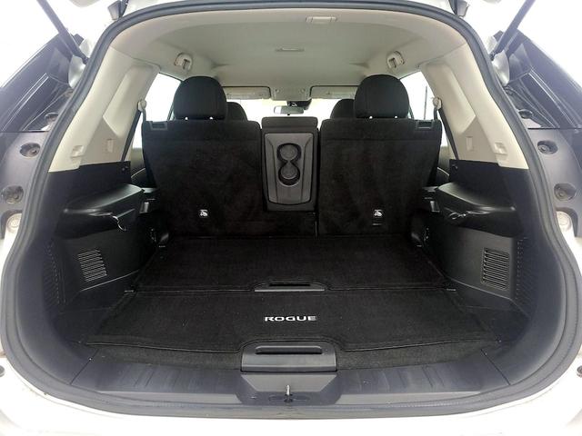Photo of 2020 Silver Nissan Rogue