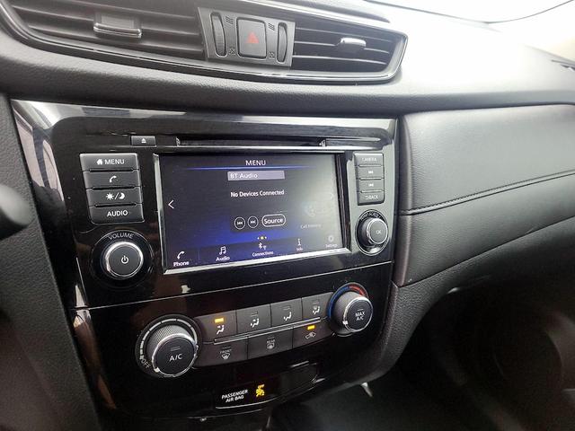 Photo of 2020 Silver Nissan Rogue