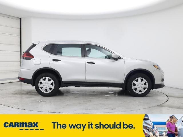Photo of 2020 Silver Nissan Rogue
