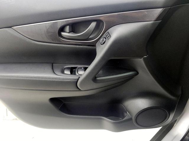 Photo of 2020 Silver Nissan Rogue