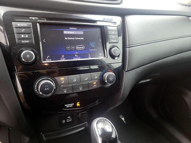 Photo of 2020 Silver Nissan Rogue