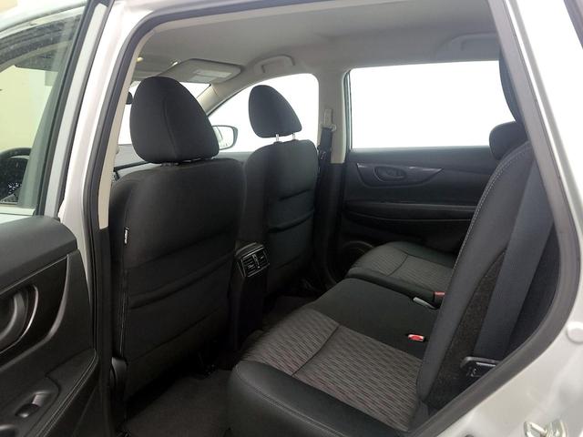 Photo of 2020 Silver Nissan Rogue