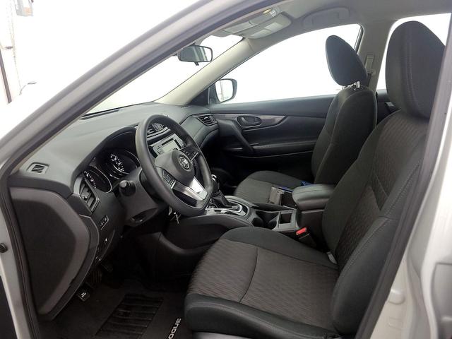 Photo of 2020 Silver Nissan Rogue