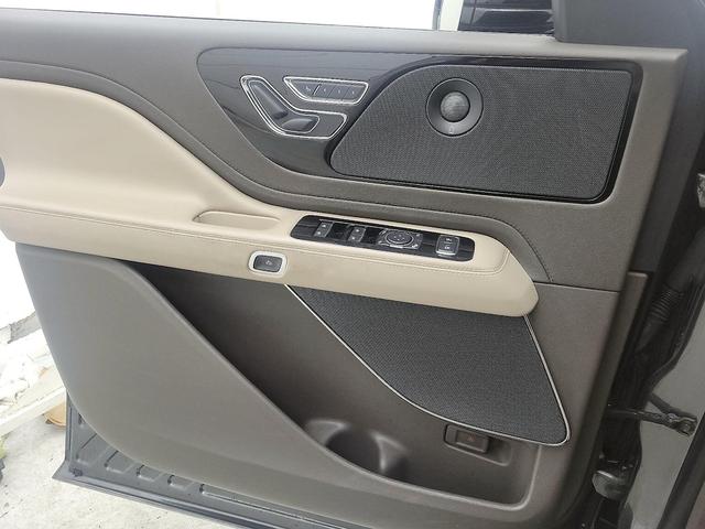 Photo of 2020 Gray Lincoln Aviator