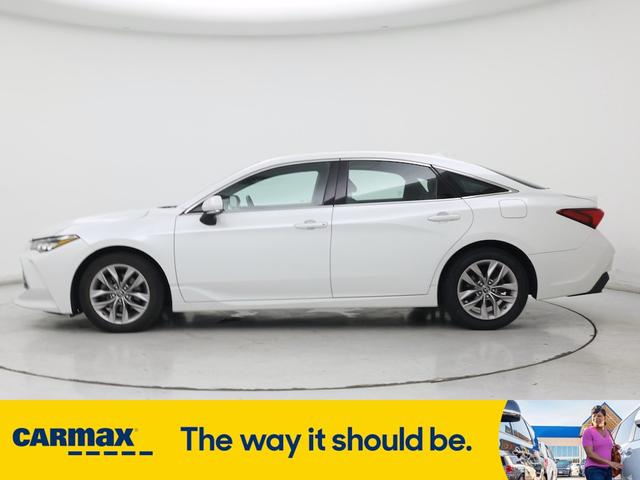 Photo of 2019 White Toyota Avalon