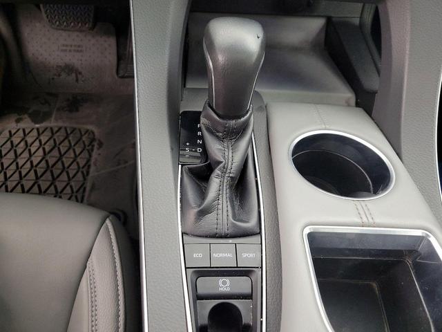 Photo of 2019 White Toyota Avalon