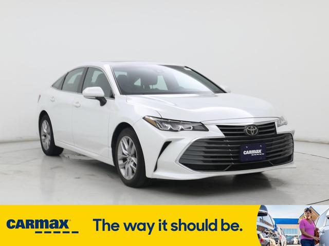 Photo of 2019 White Toyota Avalon