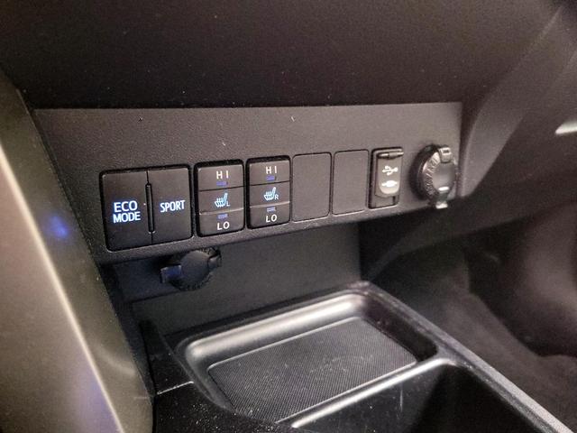 Photo of 2014 White Toyota RAV4