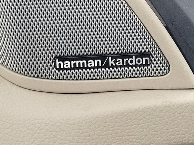 Photo of 2014 White Mercedes-Benz E-Class