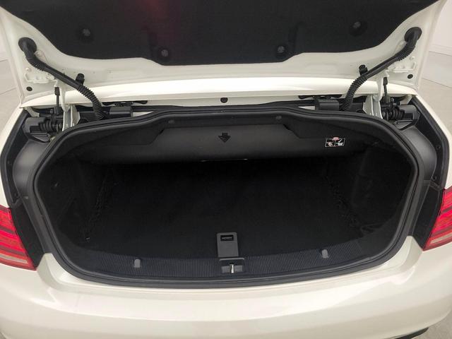 Photo of 2014 White Mercedes-Benz E-Class