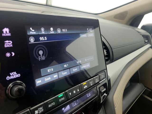 Photo of 2022 White Honda Odyssey