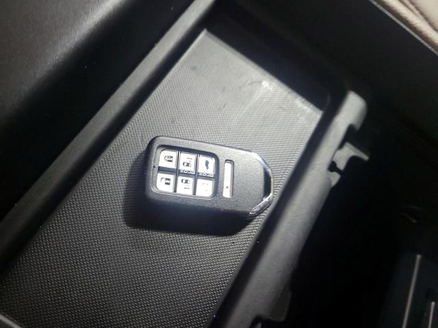 Photo of 2022 White Honda Odyssey