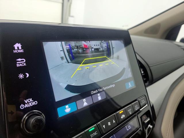 Photo of 2022 White Honda Odyssey