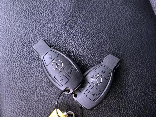 Photo of 2023 Gray Mercedes-Benz Metris