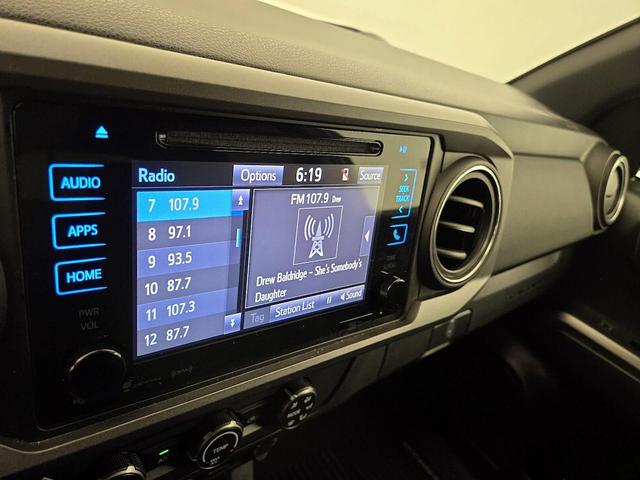 Photo of 2019 White Toyota Tacoma