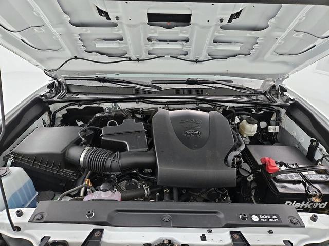 Photo of 2019 White Toyota Tacoma