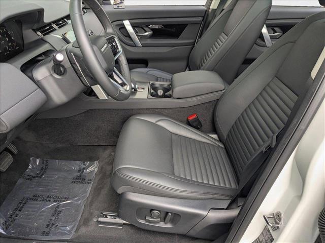 Photo of 2024 Fuji White Land Rover Discovery Sport