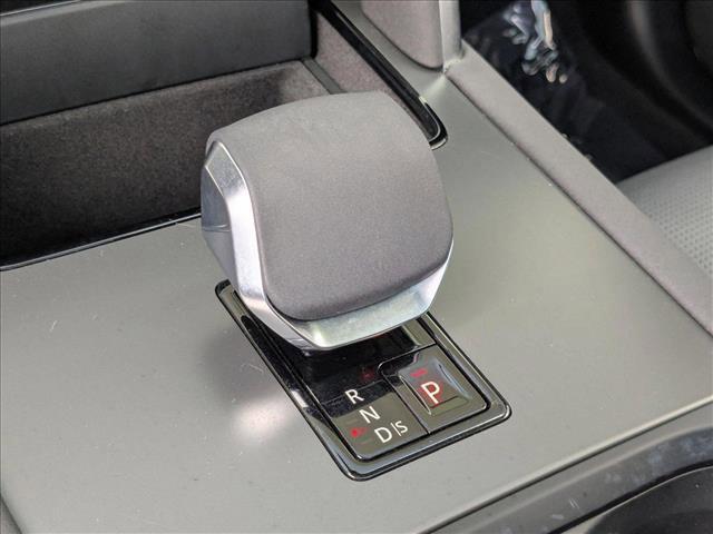 Photo of 2024 Fuji White Land Rover Discovery Sport