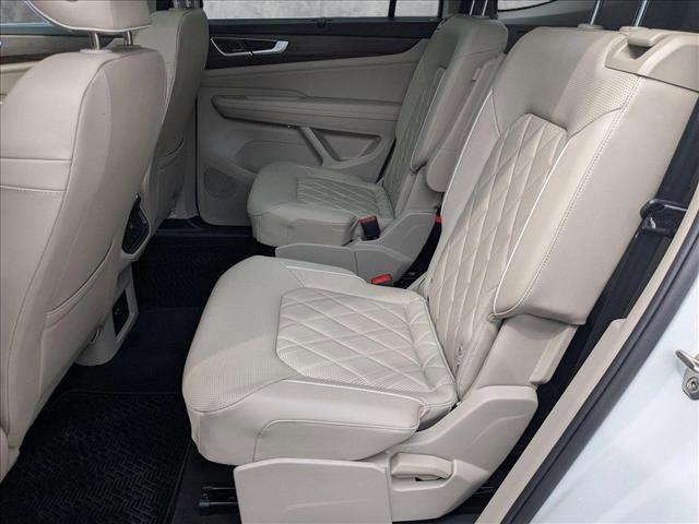 Photo of 2024 Opal White Pearl Volkswagen Atlas