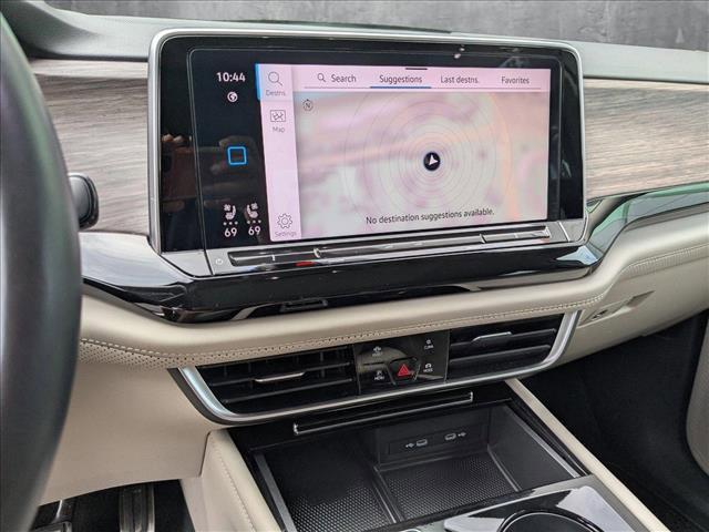 Photo of 2024 Opal White Pearl Volkswagen Atlas
