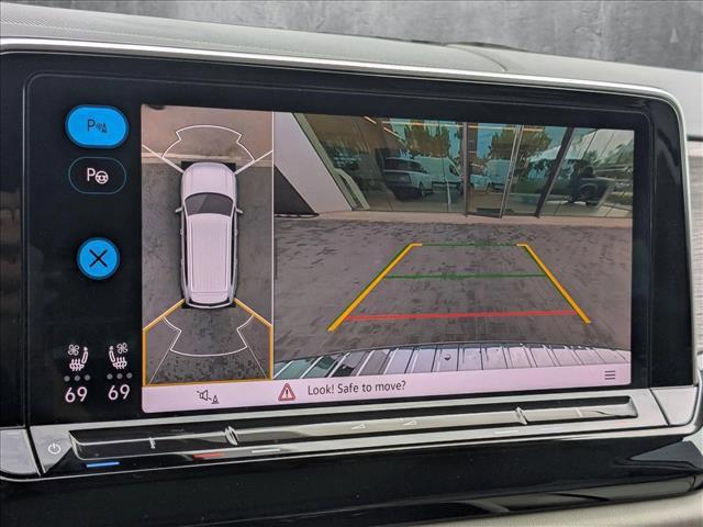 Photo of 2024 Opal White Pearl Volkswagen Atlas