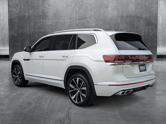 Photo of 2024 Opal White Pearl Volkswagen Atlas