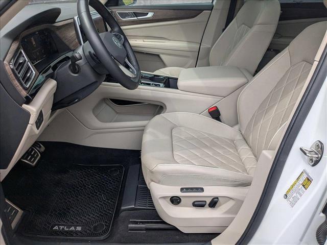 Photo of 2024 Opal White Pearl Volkswagen Atlas